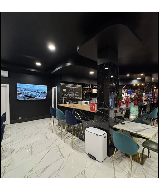 elegant monkey caff Castelverde